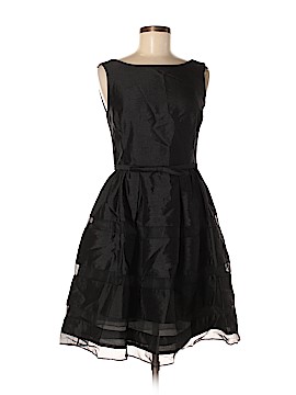 Taylor Size 6 (view 1)