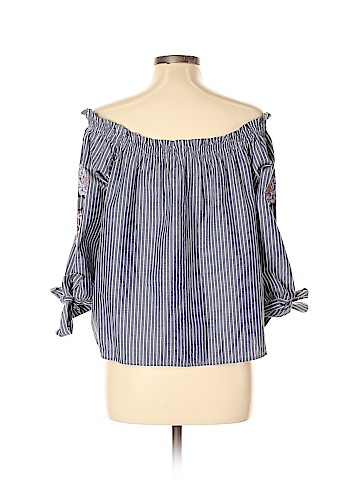 American Eagle Outfitters 3/4 Sleeve Blouse (view 2)