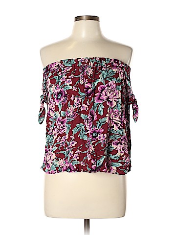 American Eagle Outfitters Sleeveless Blouse (view 1)