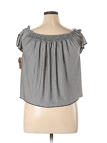 American Eagle Outfitters Short Sleeve Top (view 2)