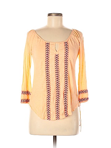 American Eagle Outfitters 3/4 Sleeve Top (view 1)