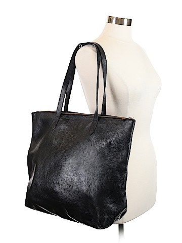 Cuyana Leather Shoulder Bag (view 2)