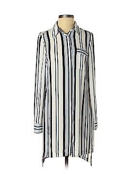 White House Black Market Size 2