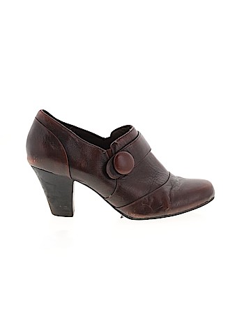 Clarks Heels (view 1)