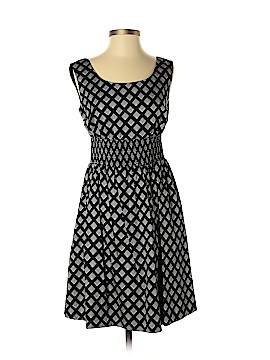White House Black Market Size 2