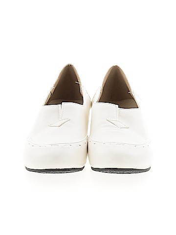 Unbranded Flats (view 2)