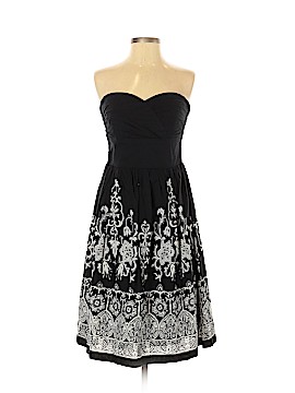White House Black Market Size 2