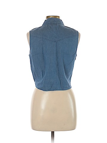 Forever 21 Sleeveless Button-Down Shirt (view 2)