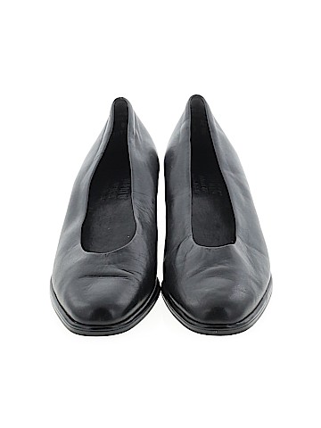 Munro American Heels (view 2)