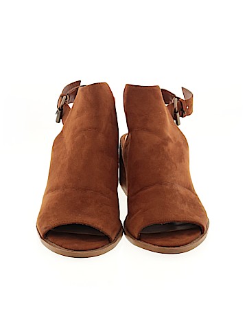 Unbranded Heels (view 2)