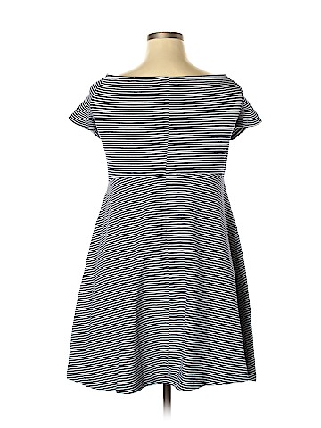 Old Navy Casual Dress (view 2)