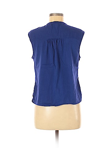 Old Navy Sleeveless Button-Down Shirt (view 2)