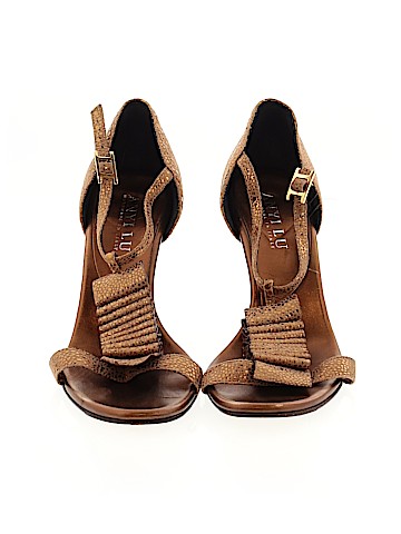 Anyi Lu Heels (view 2)