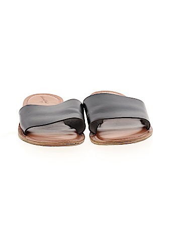 Universal Thread Sandals (view 2)