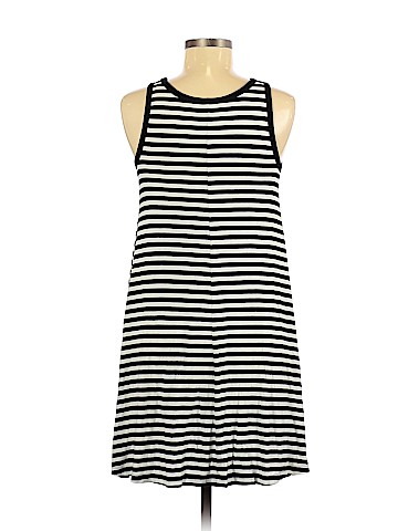 Old Navy Casual Dress (view 2)