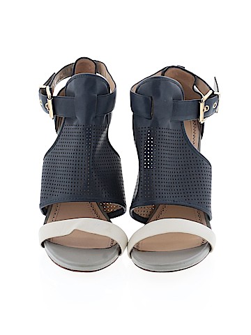 Pour La Victoire Heels (view 2)