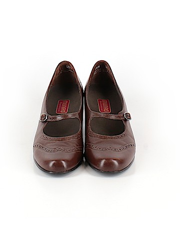 Munro American Heels (view 2)