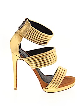 Mia Limited Edition Size 7 1/2