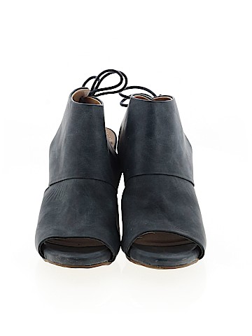 Kenneth Cole REACTION Sandals (view 2)