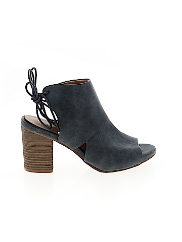 Kenneth Cole REACTION Sandals (view 1)