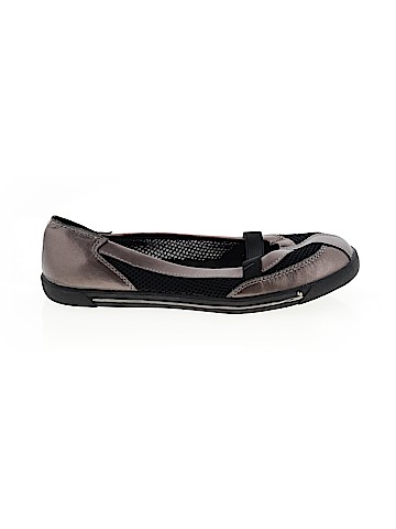 Unbranded Flats (view 1)