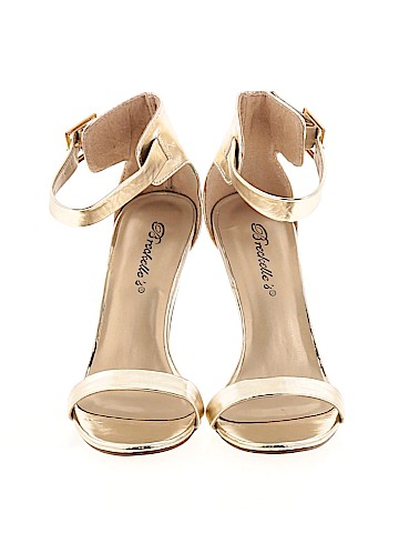 Breckelle's Sandals (view 2)