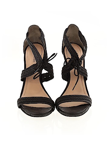 Pour La Victoire Heels (view 2)