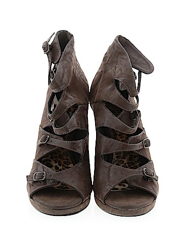 NeuAura Heels (view 2)