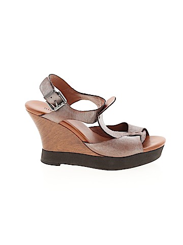 Nicole Wedges (view 1)