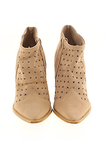 Newport News Ankle Boots (view 2)