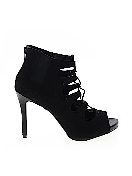 Jennifer Lopez Size 8 1/2