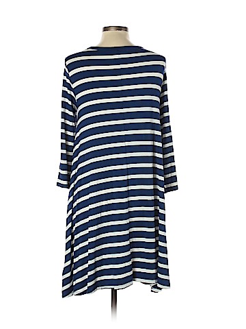 Old Navy Casual Dress (view 2)