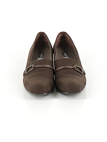 Munro American Heels (view 2)