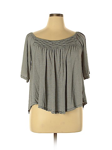 American Eagle Outfitters 3/4 Sleeve Top (view 1)