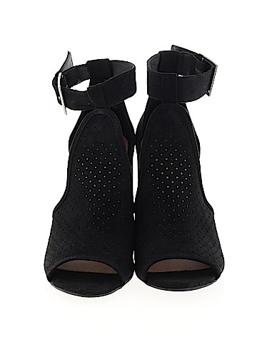 Universal Thread Heels (view 2)