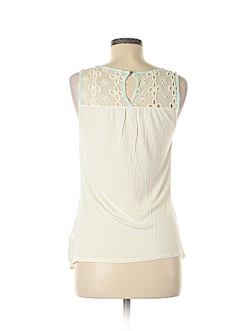 Jennifer Lopez Sleeveless Top (view 2)