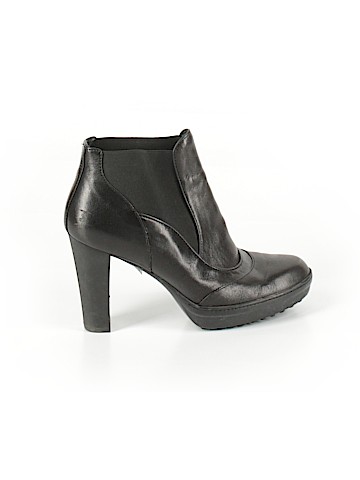 Tod's Ankle Boots (view 1)