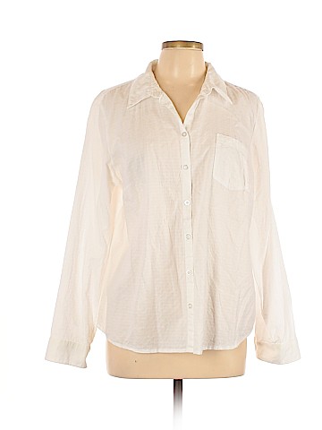 Croft & Barrow Long Sleeve Button-Down Shirt (view 1)