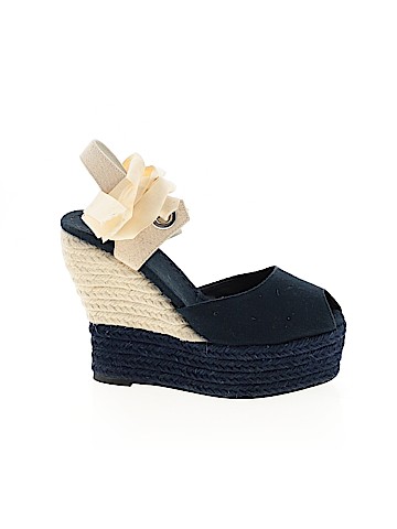 Castaner Wedges (view 1)