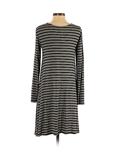 Old Navy Casual Dress (view 2)