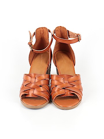 Universal Thread Heels (view 2)