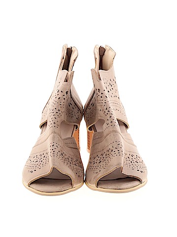 Unbranded Heels (view 2)