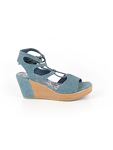 Nicole Wedges (view 1)