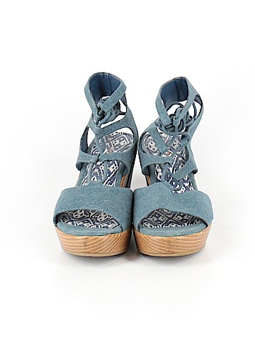 Nicole Wedges (view 2)