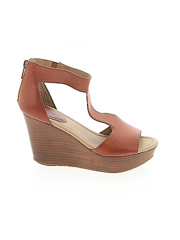 Kenneth Cole REACTION Wedges (view 1)