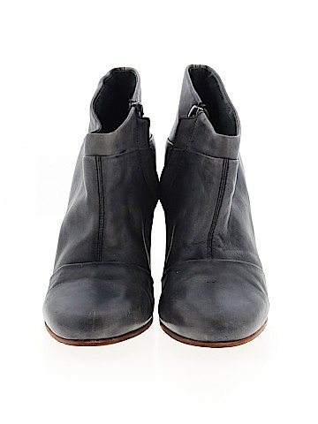Ugg Australia Ankle Boots (view 2)