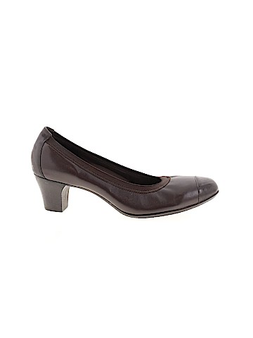 Munro American Heels (view 1)