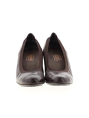 Munro American Heels (view 2)