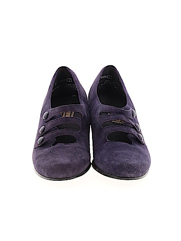 Munro American Heels (view 2)