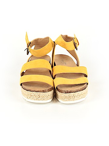 Universal Thread Sandals (view 2)